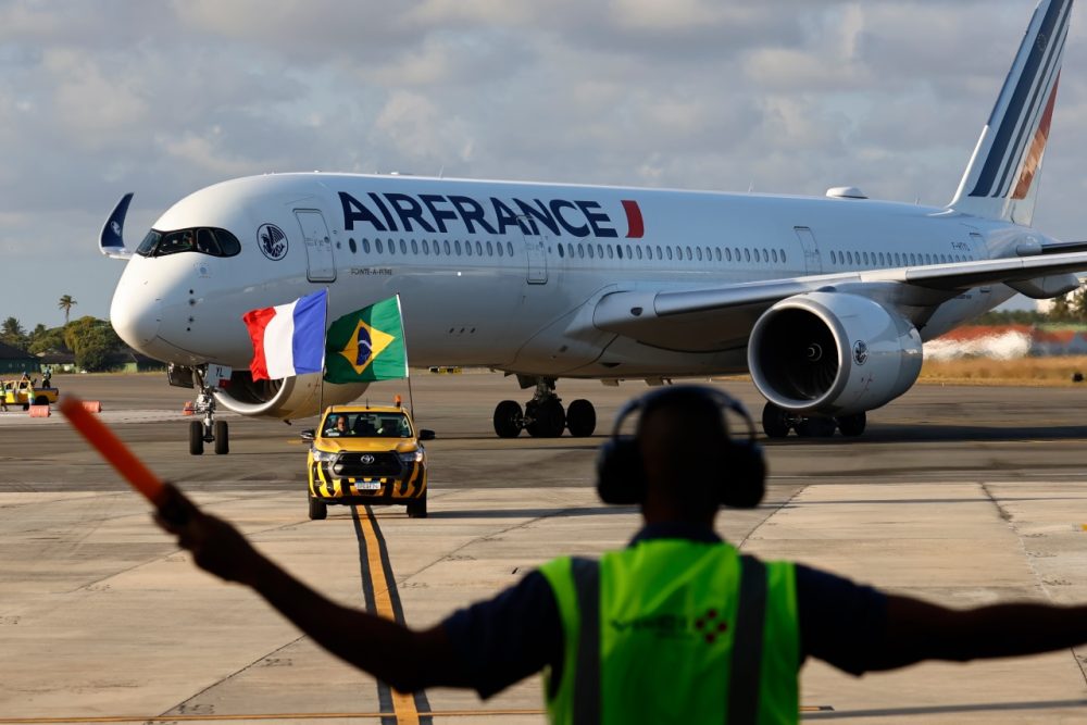 Com voo direto de Paris, aumenta procura de turistas franceses pela Bahia