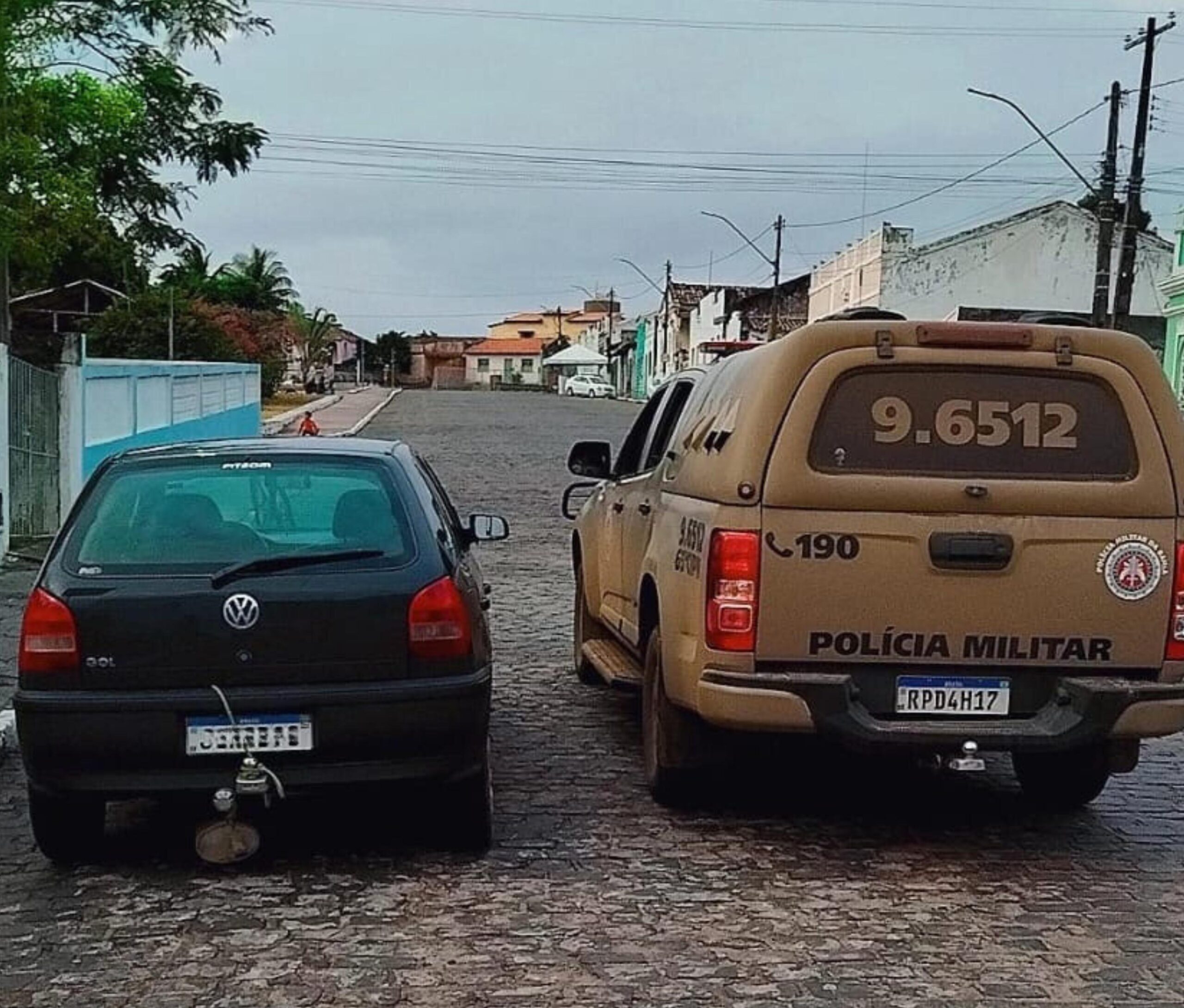 Polícia prende suspeitos de roubar veículo em Tanquinho