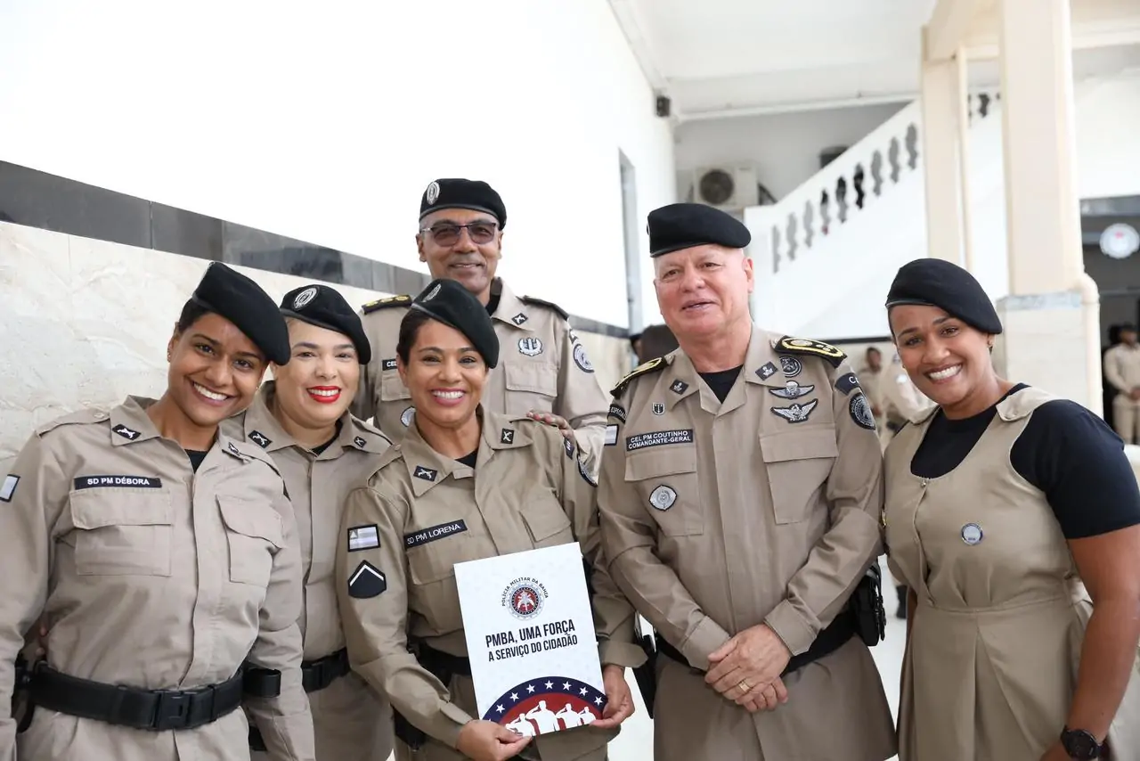 Policial miliar de Feira de Santana é homenageada durante Parada Geral no Quartel do Comando Geral