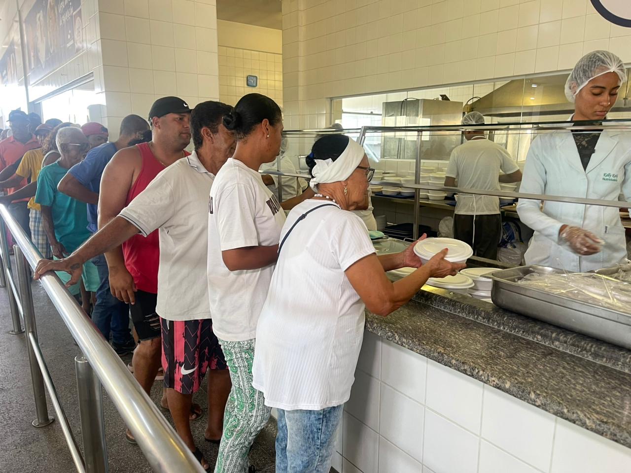 No dia de Santa Bárbara, Restaurante Popular mantém viva a tradição do caruru