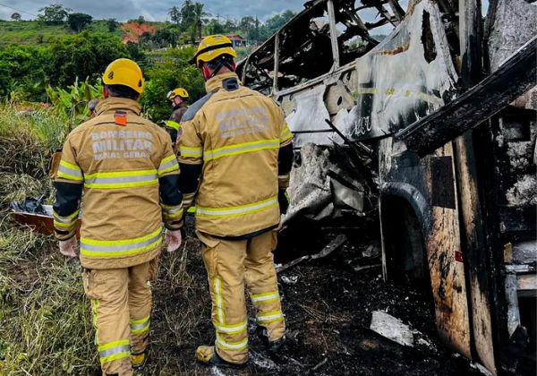 Polícia identifica 26 das 41 vítimas do acidente em Teófilo Otoni