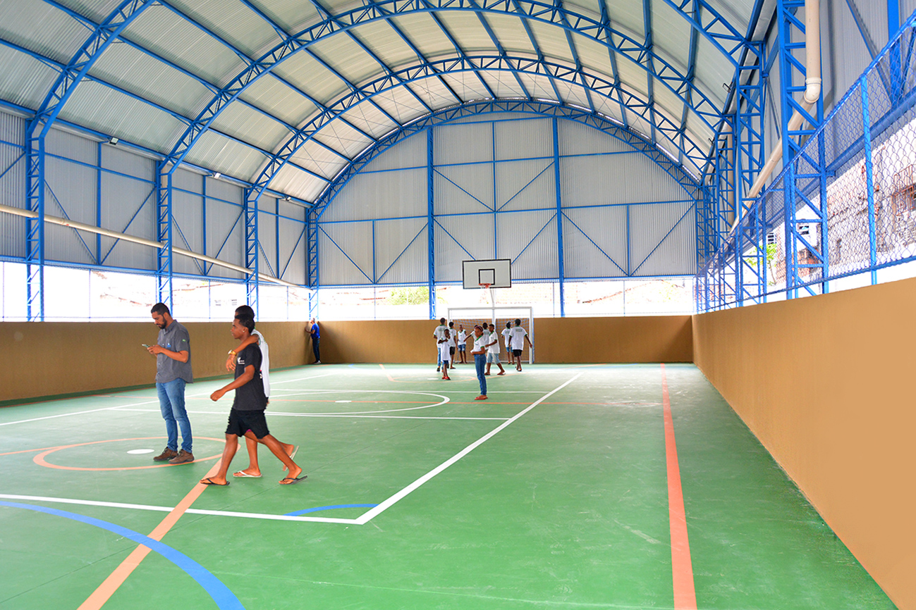 Prefeitura inaugura mais três equipamentos esportivos em escolas