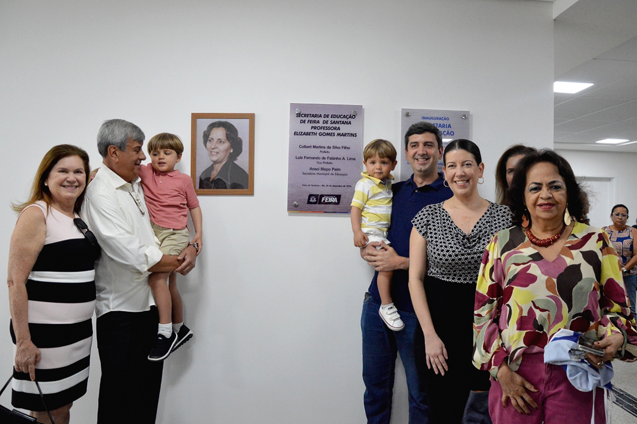 Elizabeth Gomes Martins é homenageada em nova sede da Seduc