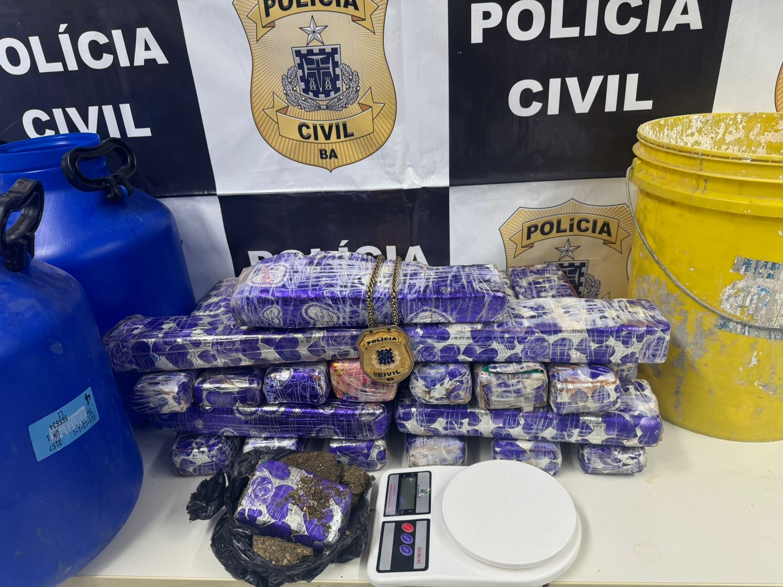 Traficante é preso em flagrante com mais de 20kg de maconha no bairro SIM