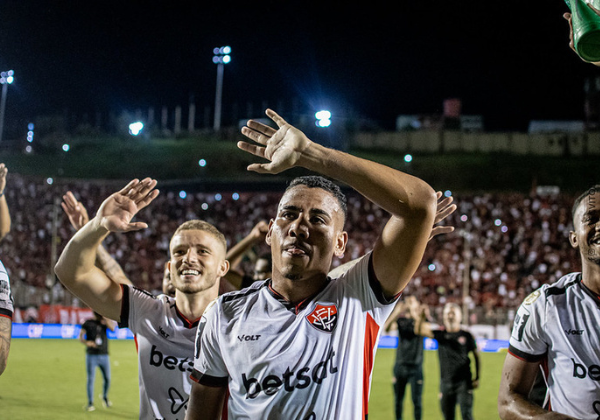 Vitória decide não renovar contrato com o atacante Zé Hugo; despedida será contra o Flamengo