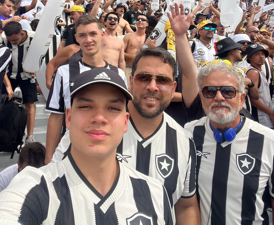 Feirenses celebram conquista inédita do Botafogo na Libertadores em Buenos Aires