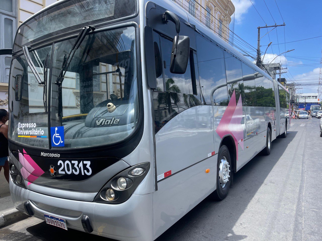 Expresso Universitário ganha nova linha com ônibus articulados