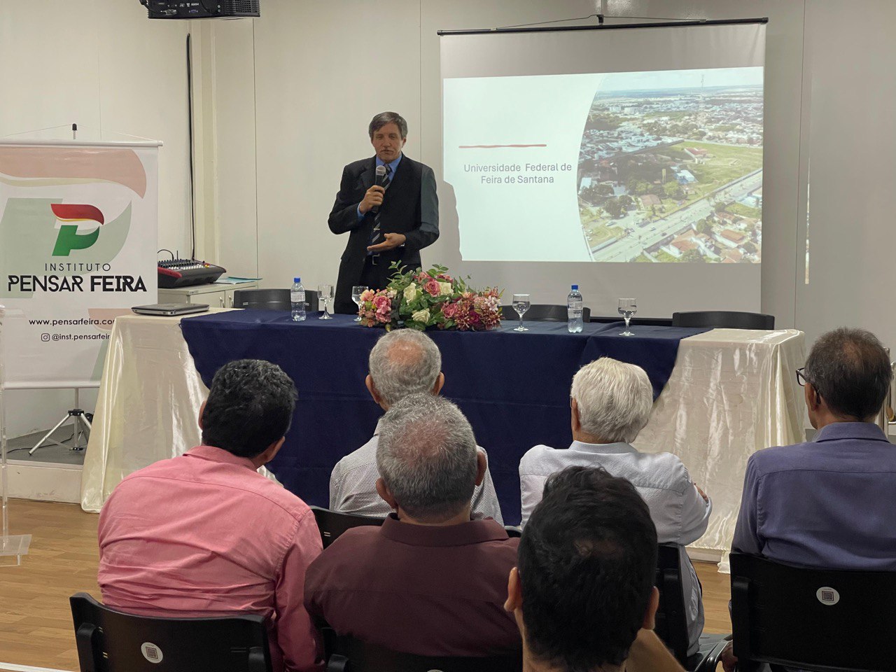 Palestra discute impactos e desafios da criação de Universidade Federal em Feira de Santana