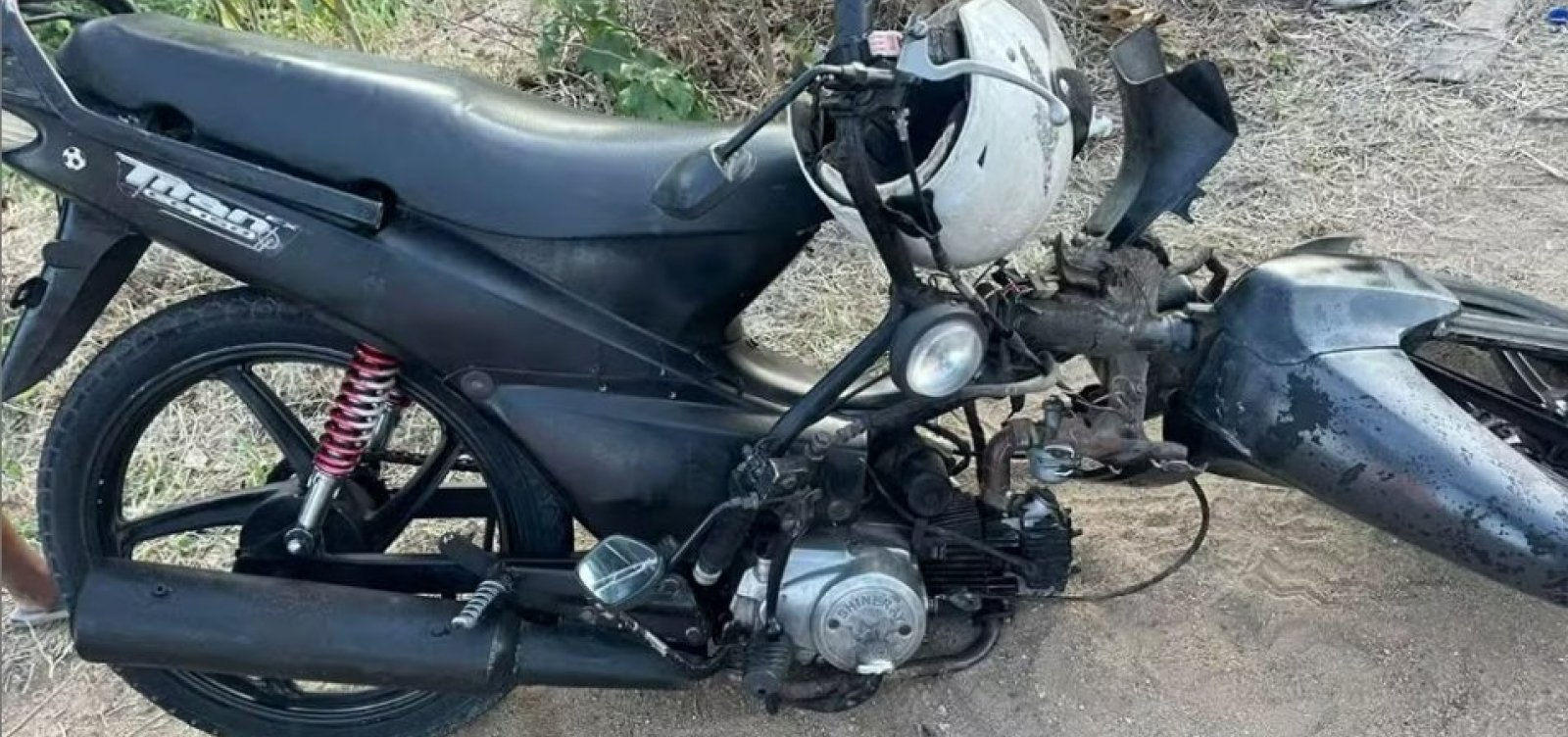 Acidente deixa homem ferido e motocicleta partida ao meio no interior da Bahia