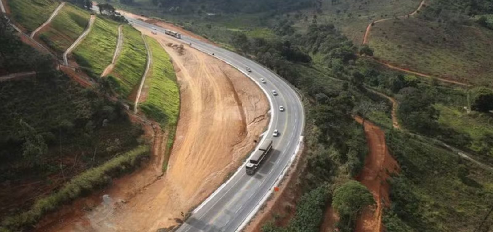 Conhecida como “rodovia da morte”, Lula assina concessão da BR-381 em Minas Gerais