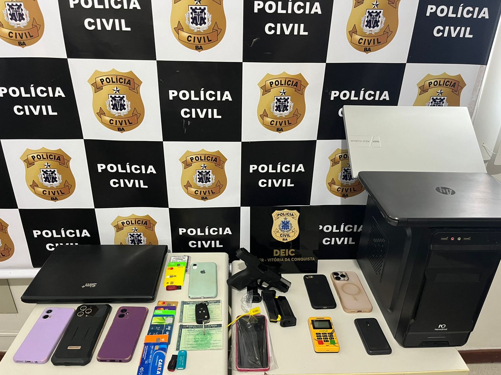 Polícia Civil desarticula quadrilha que aplicava golpes com cartões clonados