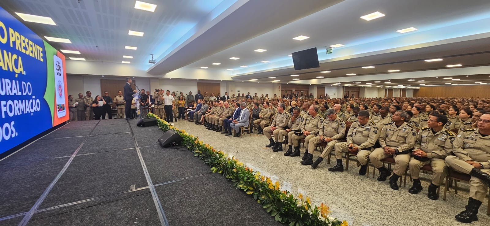 Com presença do governador, evento reúne 1.888 alunos-a-soldado da PMBA