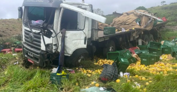 Motorista morre em acidente de caminhão na BA-026