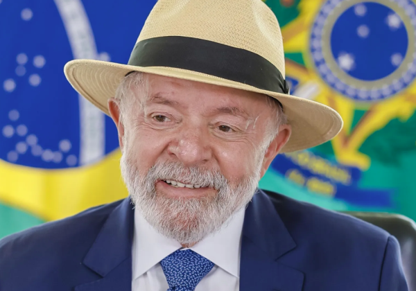 Lula reafirma defesa da democracia e afaga Forças Armadas em discurso do 8 de janeiro