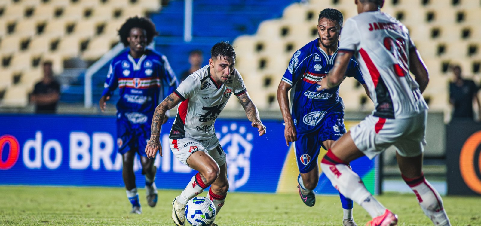 Com gol de Baralhas, Vitória bate o Maranhão e avança de fase na Copa do Brasil