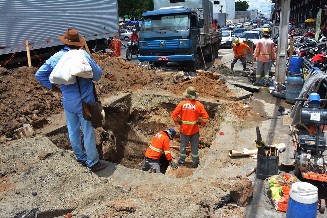 SOMA realiza obras de drenagem no entorno da Praça do Tropeiro