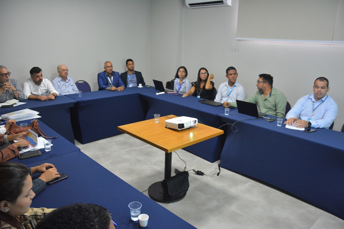 Prefeito José Ronaldo discute projetos com a Caixa para melhorias na cidade