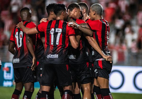 Fortaleza x Vitória: veja onde assistir, horário e prováveis escalações do jogo