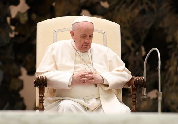 Papa Francisco não teve novas crises respiratórias e segue estável, diz Vaticano