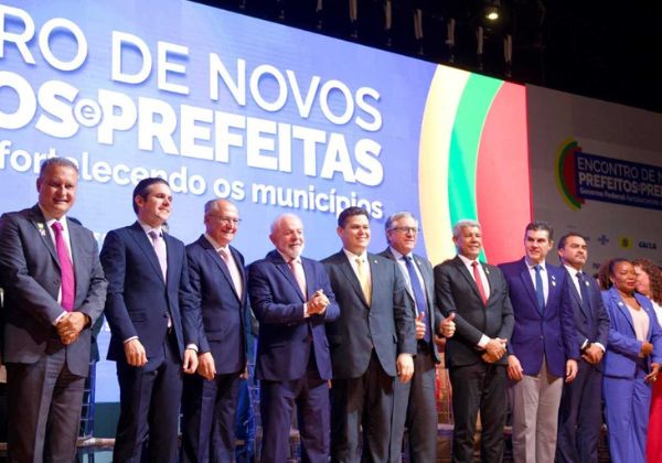 Jerônimo participa da abertura do encontro de novos prefeitos em Brasília