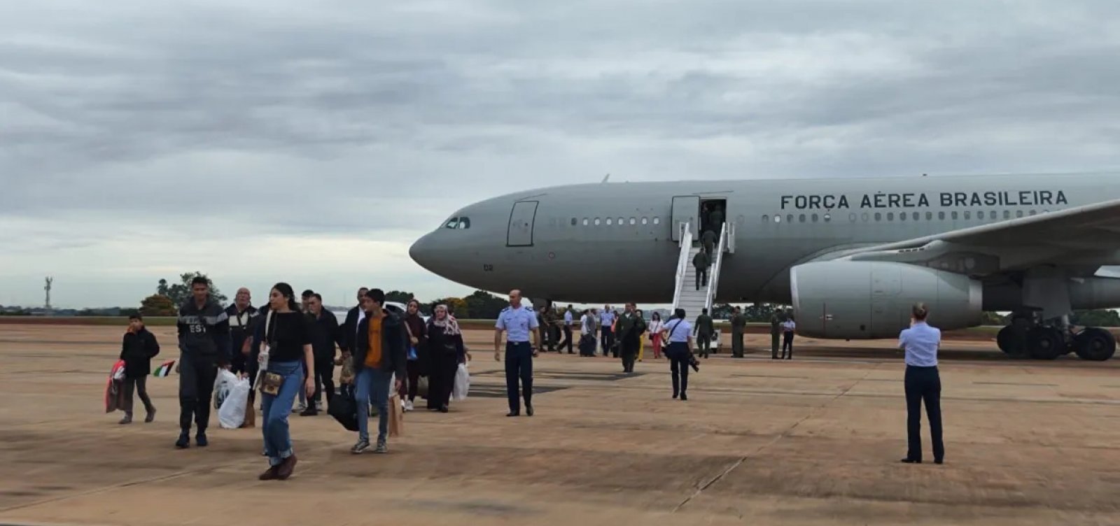 Brasileiros repatriados podem receber auxílio emergencial, propõe projeto