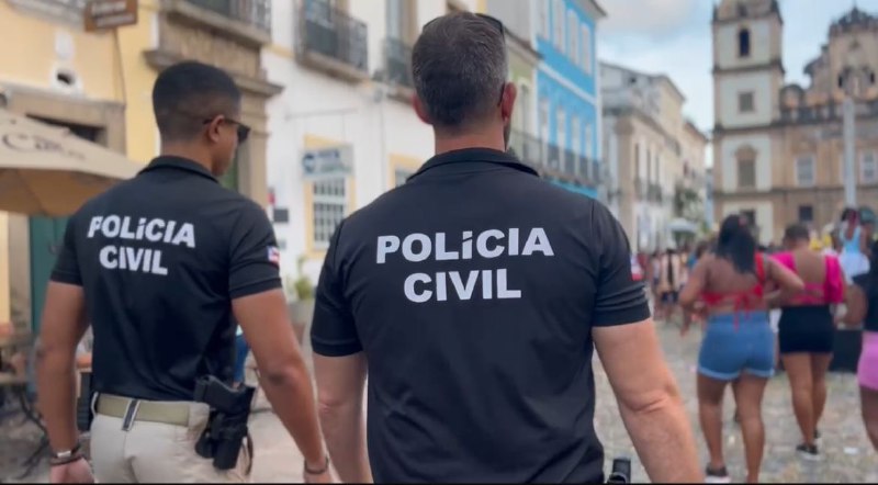 Policiais civis cumprem dois mandados de prisão no circuito do Carnaval