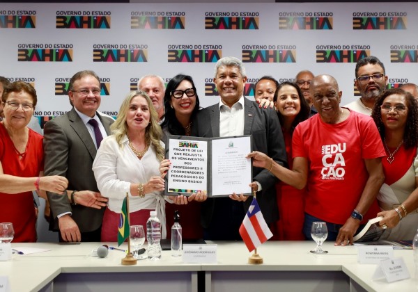 Estado e APLB formalizam acordo de reajuste salarial para professores da Educação Básica da Bahia