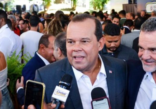 Geraldo Jr. reforça municipalismo na posse do novo presidente da UPB
