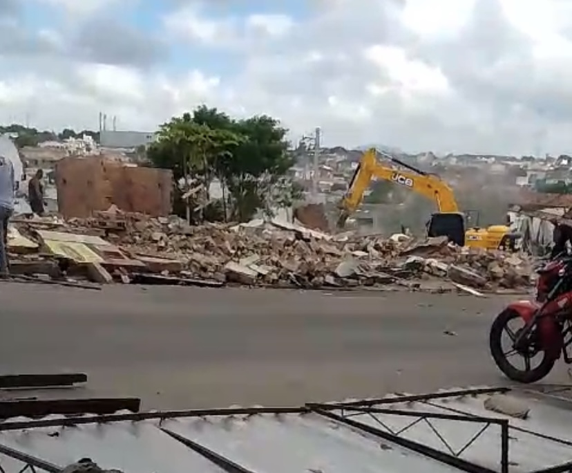 Demolição de imóveis na Rua de Aurora gera repercussão em Feira de Santana