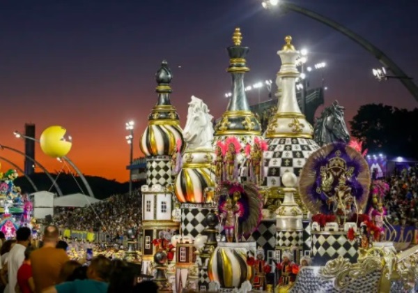 Após 15 anos, Rosas de Ouro é campeã do carnaval de São Paulo