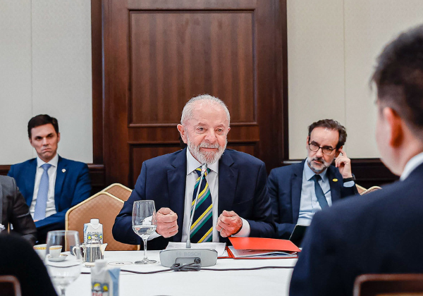 ‘Ao invés de chorar, caia na realidade’, diz Lula após Bolsonaro virar réu