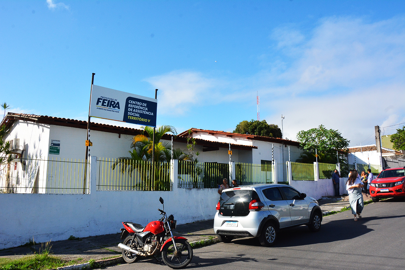 Prefeito José Ronaldo assina ordem de serviço para reforma do CRAS do bairro Baraúnas