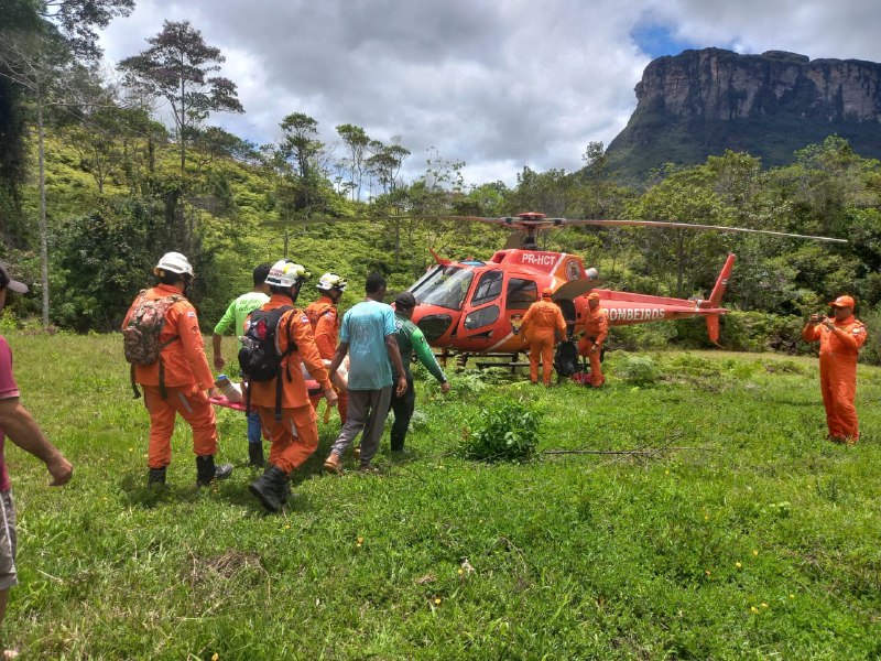 Turista londrina é resgatada pelo helicóptero dos bombeiros no Vale do Pati