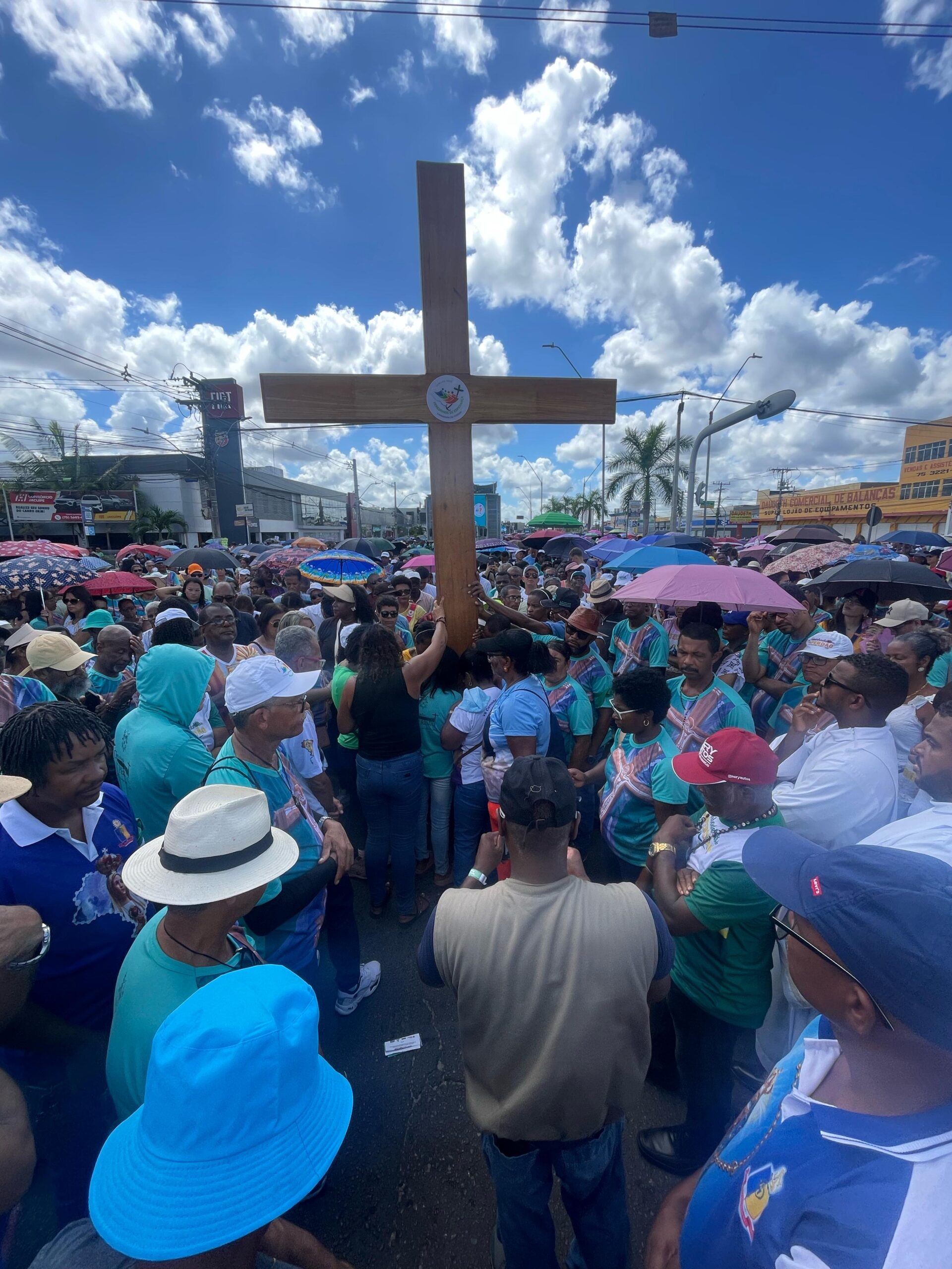 Caminhada do Perdão atrai fiéis em uma jornada de fé e busca pela transformação espiritual