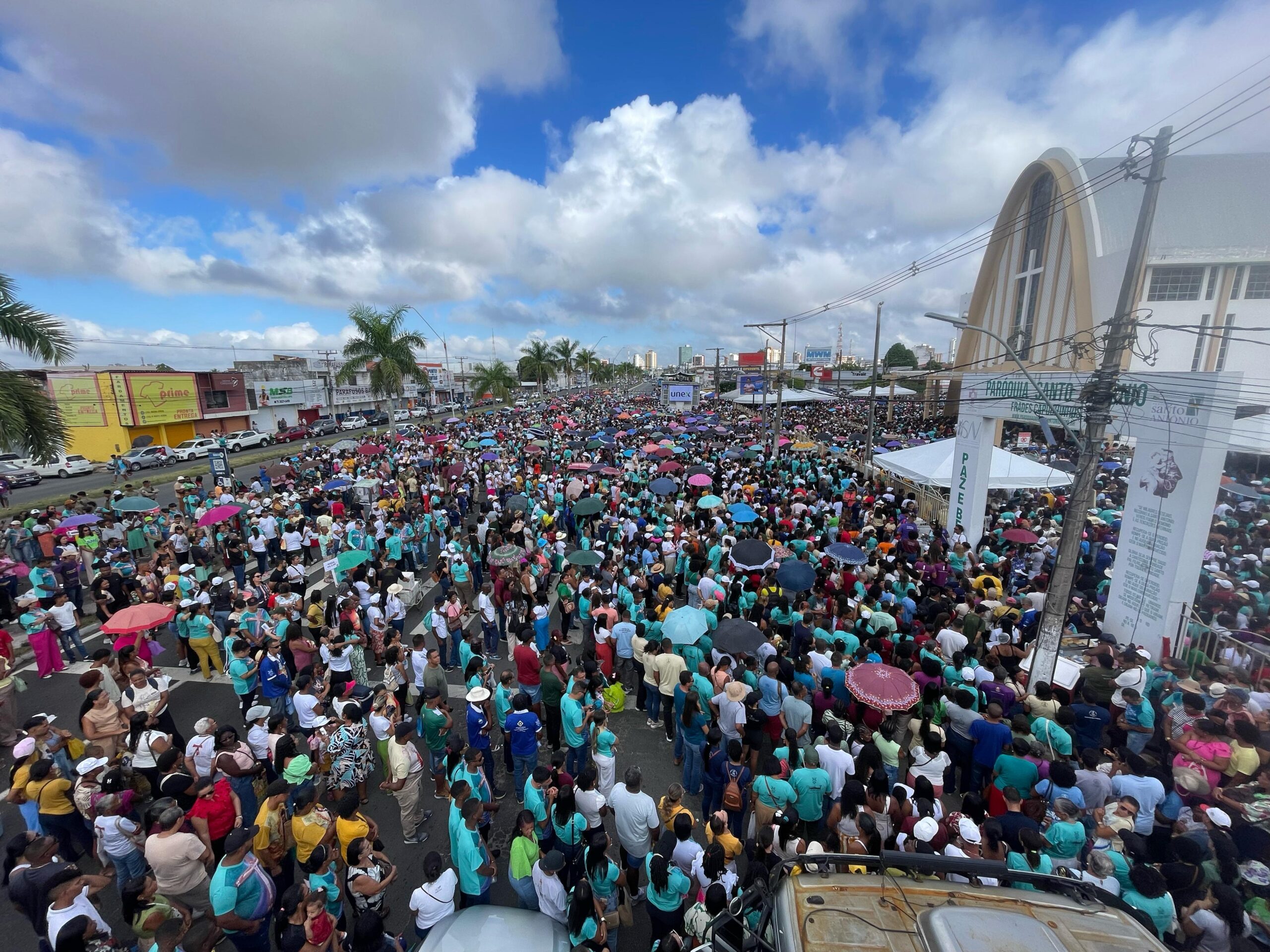 Celebração Eucarística dá inicio a Caminhada do Perdão com milhares de fiéis na Igreja dos Capuchinhos