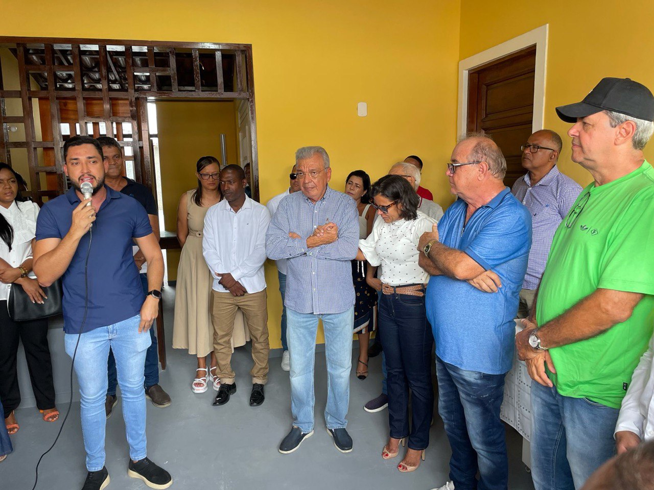 Ex-deputado Targino Machado inaugura clínica em Feira de Santana com atendimentos gratuitos