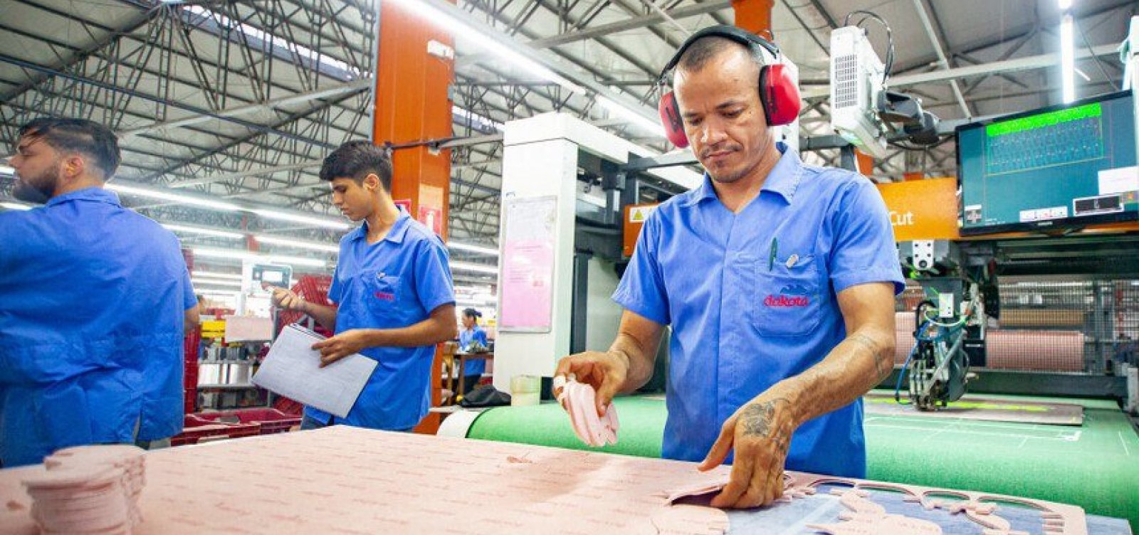 Redução da jornada de trabalho de 44 para 36 horas semanais é analisada por Comissão em audiência pública