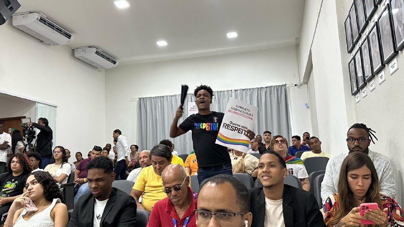Projeto para revogar Dia do Orgulho LGBTQIAPN+ é derrubado por maioria na Câmara de Feira