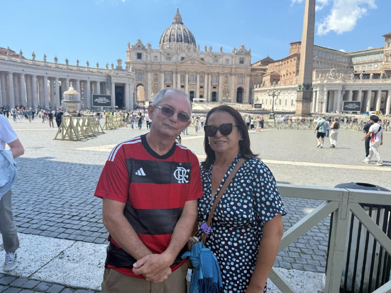Casal vive emoção de estar no Vaticano durante viagem à Europa