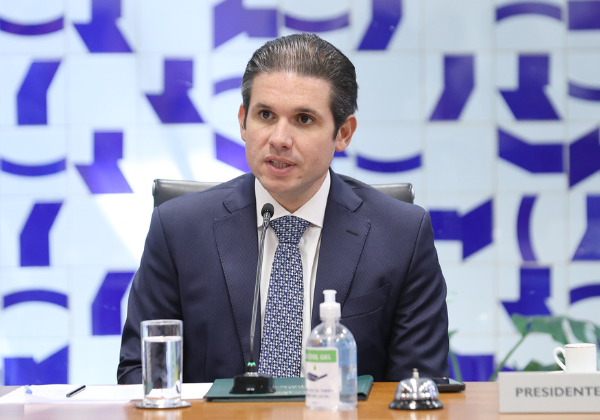 Motta defende ajustes em projeto de isenção do IR para evitar perdas a estados e municípios