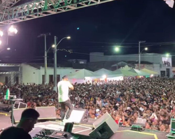 Candeal Folia: Praça de Candeal atinge lotação máxima e entrada é travada durante show de Unha Pintada na segunda noite do evento