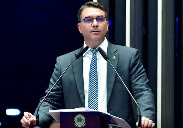 Comissão do Senado aprova porte de arma para advogados brasileiros; entenda