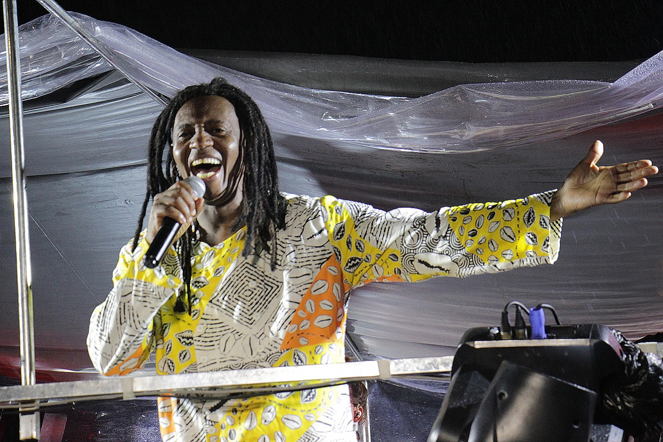 Samba-reggae de Tonho Matéria deu o tom no circuito
