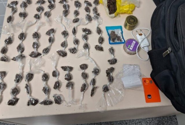 Polícia apreende drogas no bairro Pedra do Descanso