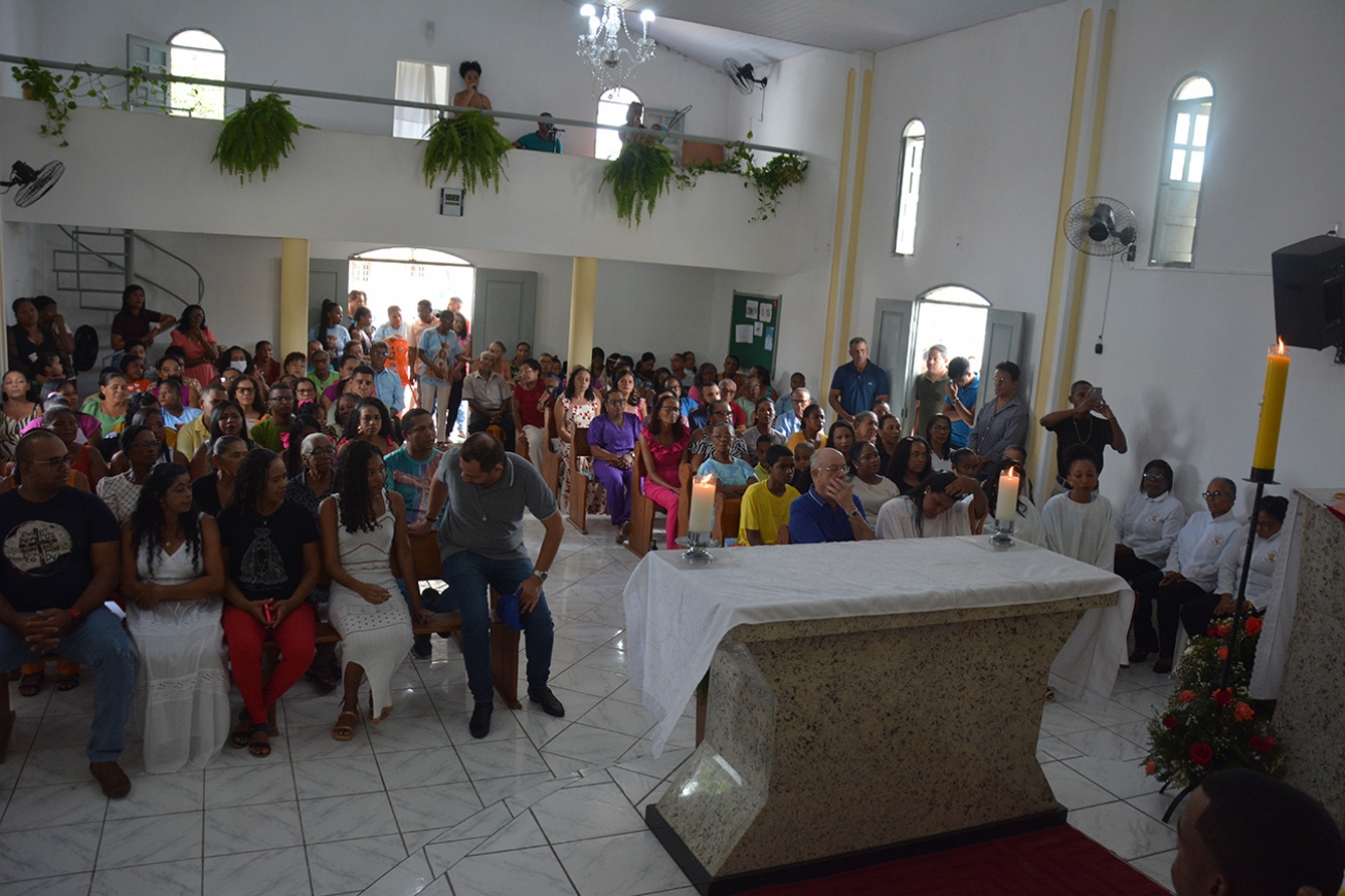 Fé e devoção marcam encerramento da Festa de Nossa Senhora de Fátima em Candeia Grossa