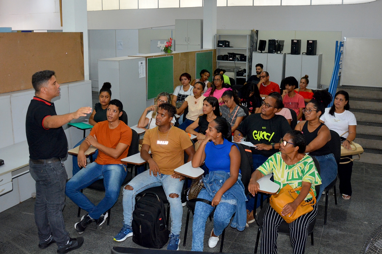 Capacitação gratuita e 60 vagas de emprego abertas nesta segunda-feira (26)
