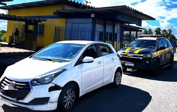 Homem compra carro roubado em feirão de Salvador e é detido pela PRF na BR 101