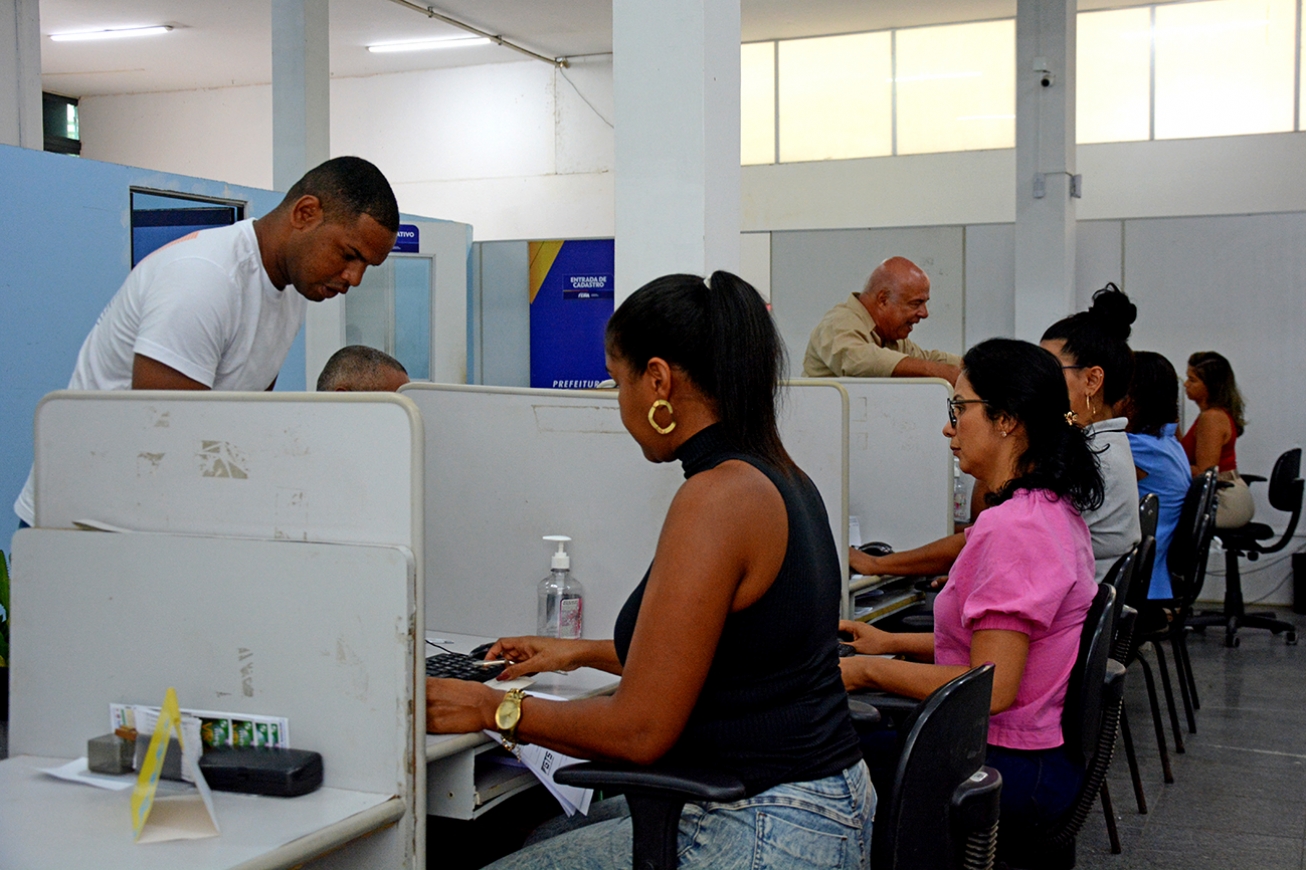 Mais de 60 vagas de emprego nesta quarta-feira (28); oportunidades incluem áreas de saúde, construção civil e logística