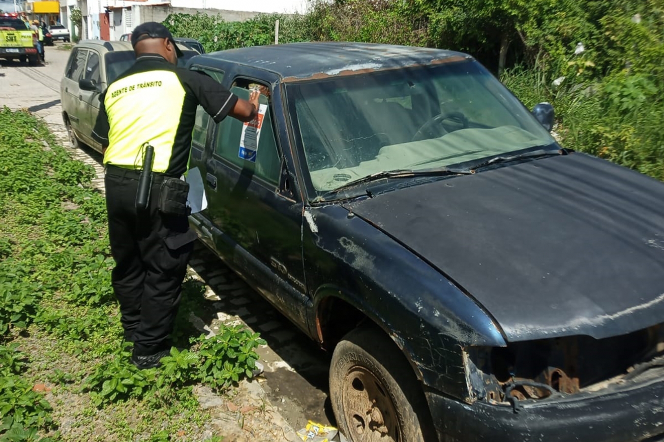 SMT intensifica ações de remoção de veículos abandonados nas ruas da cidade