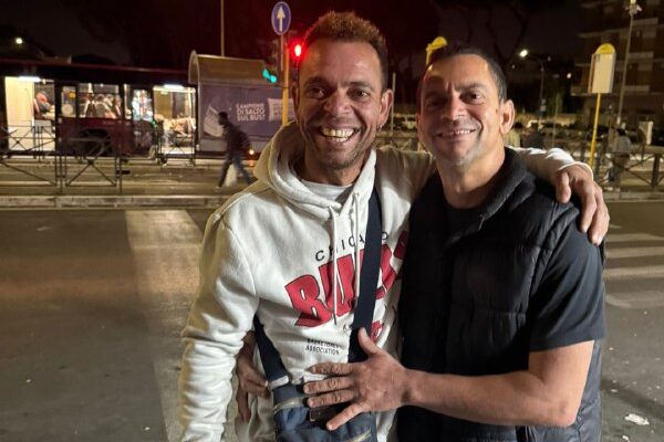 Bahia ou Vitória? Em Roma, irmãos baianos mantêm rivalidade e amor pelo futebol